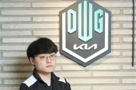 被中下队友点名嘲讽，khan却扛着不适现场请求原谅：亚军不是犯错图片