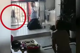 10岁女孩因爸妈偏心姐姐绝望跳楼，父母跪地乞求：我们以后会改的图片