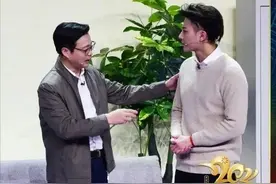 王迅上春晚的背后：曾辜负青梅竹马的发妻，除夕夜也是母亲的忌日图片