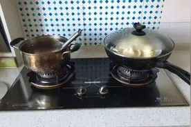 双燃气灶的左边不能炒菜？真的有这种说法吗？听听灶具师傅怎么说图片