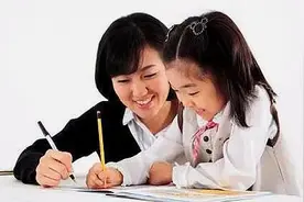 一年级优等生作业记录本欣赏，家长的评语，连老师都点赞图片