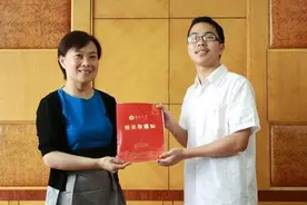 755字高考满分作文，30字老师不认识，阅卷组长写下近2000字注释图片