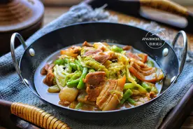 百菜不如白菜，热热乎乎地炖一锅，连汤都拌饭吃个精光图片