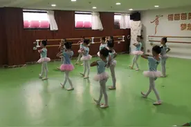 熊孩子们的舞蹈等级考试图片