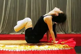 舞蹈老师廖智：被活埋30小时后获救，丈夫因她双腿截肢狠心离去图片