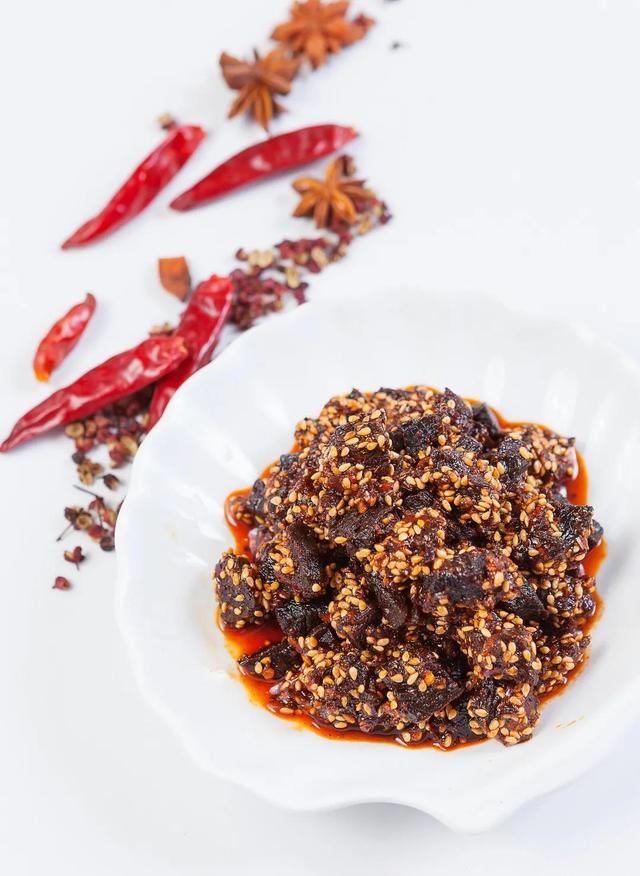 跷脚牛肉：乐山人的市井和江湖