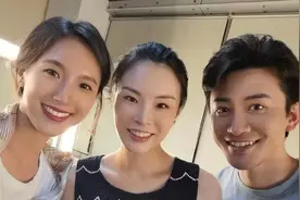 吴敏霞孕期与老公录节目，5个月孕肚罕见曝光，四肢纤细状态超好图片