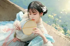 宠文：“皇上，该上朝了”他抱着小皇后，吵醒她诛你九族图片