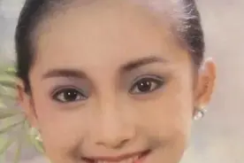 周迅：看我年轻时的旧照，许晴：看看我的，蒋勤勤：麻烦让让图片