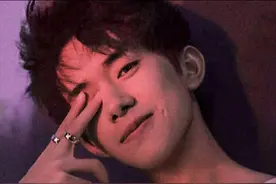 20岁的易烊千玺被称赞为天才演员，他懂事的样子真让人心疼图片