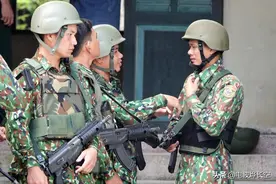 越军吹嘘特种兵配备顶级头盔，网友：FSAT在大国都快烂大街了图片