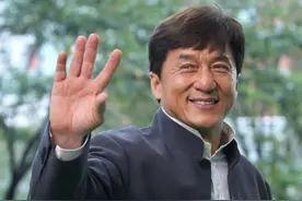 成龙：当初几十号人逼我拍戏，就他留下救我，这辈子由他欺负图片