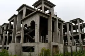 广东“颇有名望”的别墅烂尾群，占地面积庞大，但至今复活无望图片