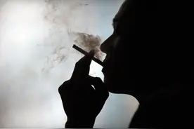 瘾品文化：烟草！不分男女老幼、吸与被吸每星期要消耗一整包香烟图片