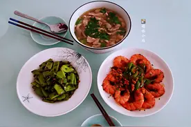 寒露午餐，两口子2菜1汤，简单好做清淡有营养，网友：伙食真好图片