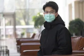 隔离病房中的95后：没想到24岁就穿上纸尿裤图片
