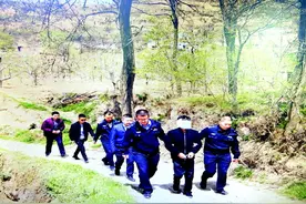 因感情纠葛持刀将15岁女友杀害 18年后在养猪场圈舍被抓图片
