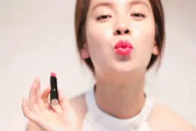 如何打造0油光的雾面仙女妆，“仿似天生好皮肤”的自然裸妆效果图片