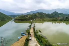 航拍大雨后的金坑村--湖北省通山县燕夏乡金坑村图片