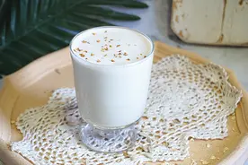 懒得嗑瓜子，不妨学我做成豆浆，香甜顺滑，简单好做，老少皆宜图片