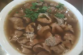 山东小镇上的大肠汤，火了40多年，老板娘漂亮又能干被赞肠汤西施图片