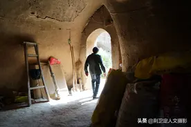 河南77岁农村老人，被4个女儿“赶出”地坑院，看生活成啥样图片
