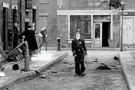 「CSGO搞笑图集」中路对狙不用开镜？图片