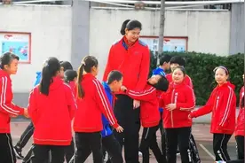 女篮天才14岁2米26，砍42分25板夺全国冠军，父母都是职业球员图片