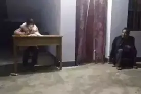 这张照片刷屏了：一生最爱你的男人，不是爱人，不是儿子图片