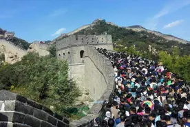 中秋国庆小长假尾声将至，带领孩子返程途中，一定要注意安全图片