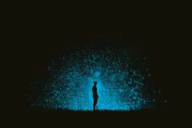 Black是黑色，Blue是蓝色，那​你知道​Black and blue是什么意思吗？图片