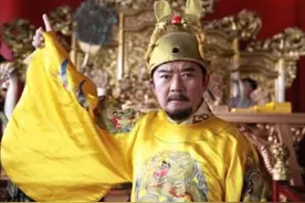 皇帝下令开仓放粮，却偷偷假扮乞丐去讨饭，回宫后连斩5名高官图片