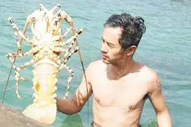 荒野生存，柬埔寨荒野兄弟寻找到食物龙虾，排排坐慢慢吃，好友爱视频封面