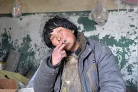 她被称为昆仑女神，独守新藏线20年，路人送食物，军车路过会敬礼图片