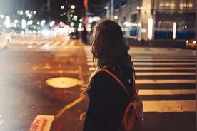 你的孤独是因为，你既希望有人关心，又不想被谁过分打扰图片