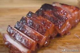 老婆将2斤五花肉放进电饭锅，不加油，不加水，出锅后全家都抢了图片