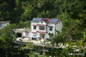 村民在密林中建楼房，地下藏2层“暗室”，看干啥用图片