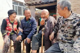 点赞！献县六旬农妇弱肩撑起一个家图片