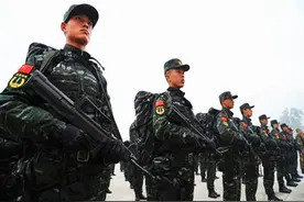 军事丨我国武警特战阻燃服，综合指标达到国际先进水平图片