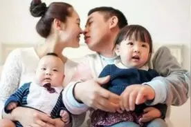 49岁生下二胎，说怕女儿太孤单，女儿怒怼一番话让妈妈无话可说图片