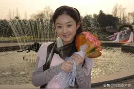 有种“缘分”叫赵丽颖，10年前抢冯绍峰婚礼的捧花，10年后嫁给他图片