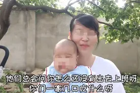 俩女儿三胎生儿子，为此放弃工作回农村，宝妈啃老“理直气壮”图片