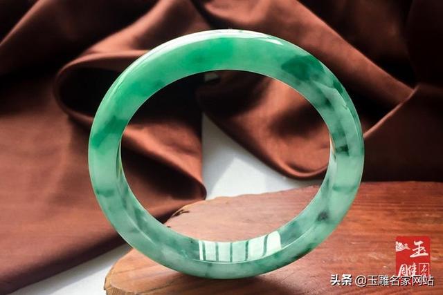 玉镯怎么鉴别真假？鉴别玉镯真假的简单方法