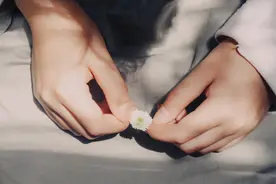 “离婚后，爱帮前妻的忙，毁了我再婚三年的感情”图片