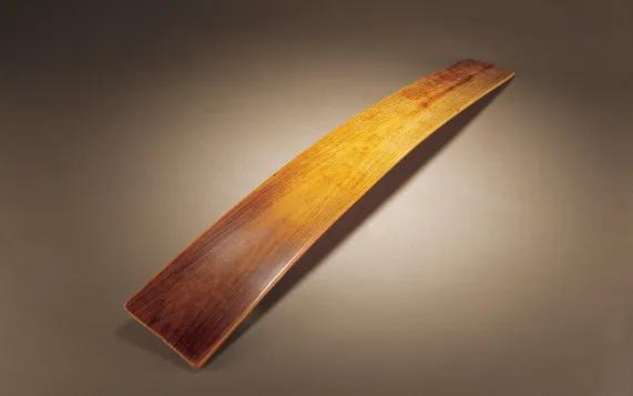 如:搢笏(插笏于腰间);(笏板)1,本义"插"搢,同"缙".从手,晋声.