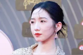 徐峥大赞23岁孟美岐能吃苦！昔日火箭少女为演好大杨扬，往冰鞋里放石头、增重15斤，《我心飞扬》能火吗？图片