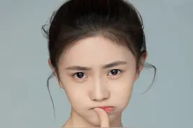 刘浩存清甜学妹妆真无敌了！四个妆容技巧！让你硬核减龄又气质图片