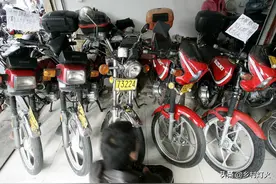 农村回收旧摩托，一辆300能赚钱吗？有人靠收旧摩托年入百万图片