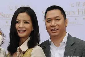 黄有龙负债超10亿，赵薇疑成下一个刘涛？揭底小燕子婚姻大内幕图片