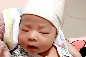 6个新生儿喂养问题：啥时候喂、怎么喂、如何看是否吃饱？别喂错图片